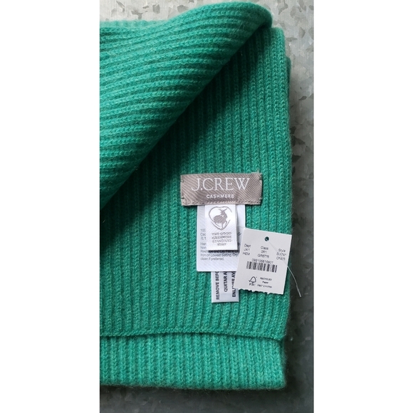 30. J.Crew Ribbed cashmere scarf - Picture 4 of 8